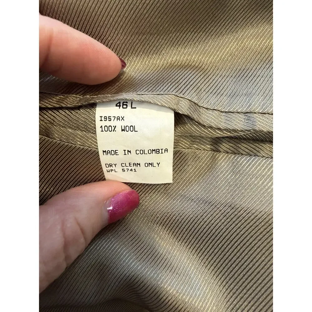Oscar de la Renta out lapel